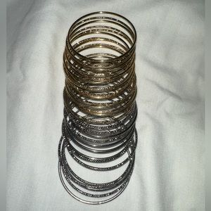 Beautiful solid and diamond cut fashion bangles in gold and silver 💛🤍